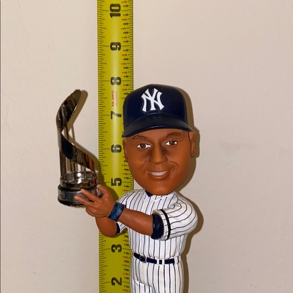 Derek Jeter Bobblehead - Picture 4 of 5
